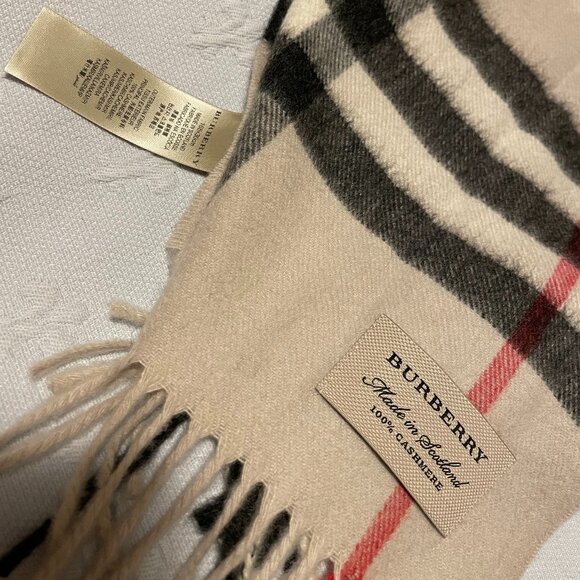 Burberry 100% Cashmere Scarf Made in Scotland - Picture 5 of 6